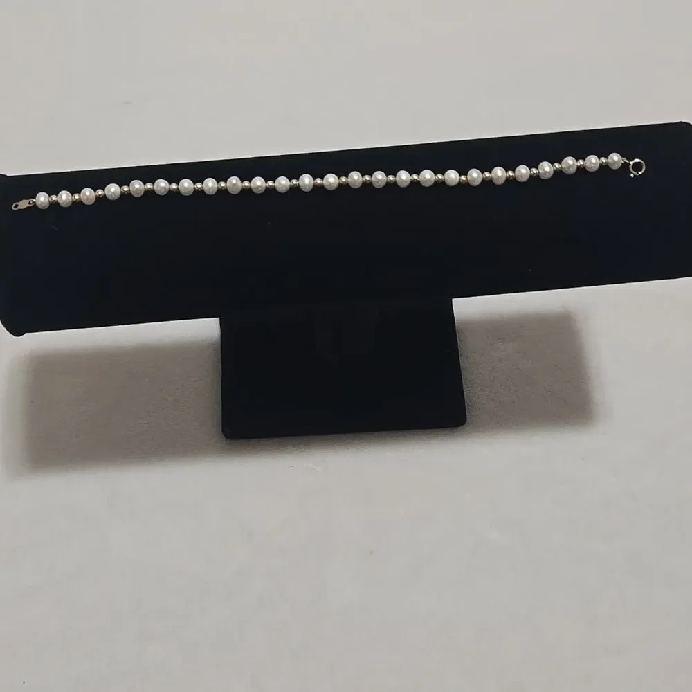 14k Gold and White Pearl Bracelet, Size 7